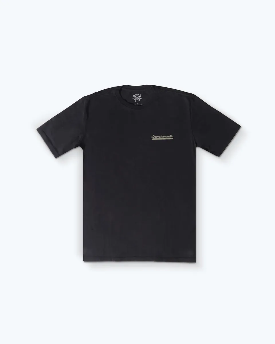 benchmade-bkc-classic-script-t-shirt-50185-aus-100-baumwolle image 1