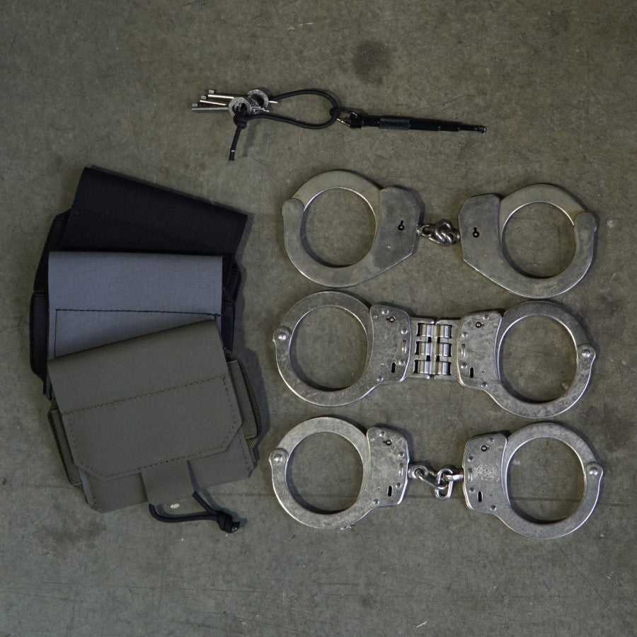 black-trident-low-profile-handcuff-pouch-handschellentasche-cordura image 2