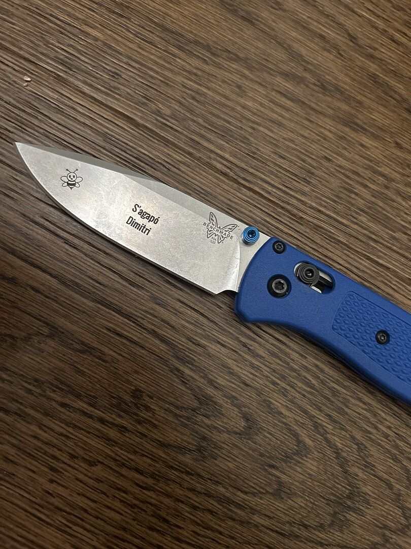 Super EDC, Griff gewöhnungsbedürftig