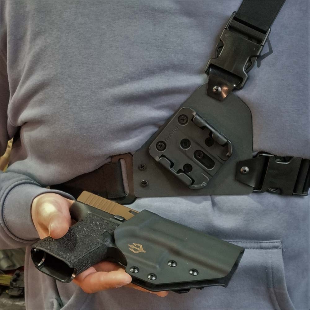 black-trident-chest-holster-harness-plattform-montage image 3