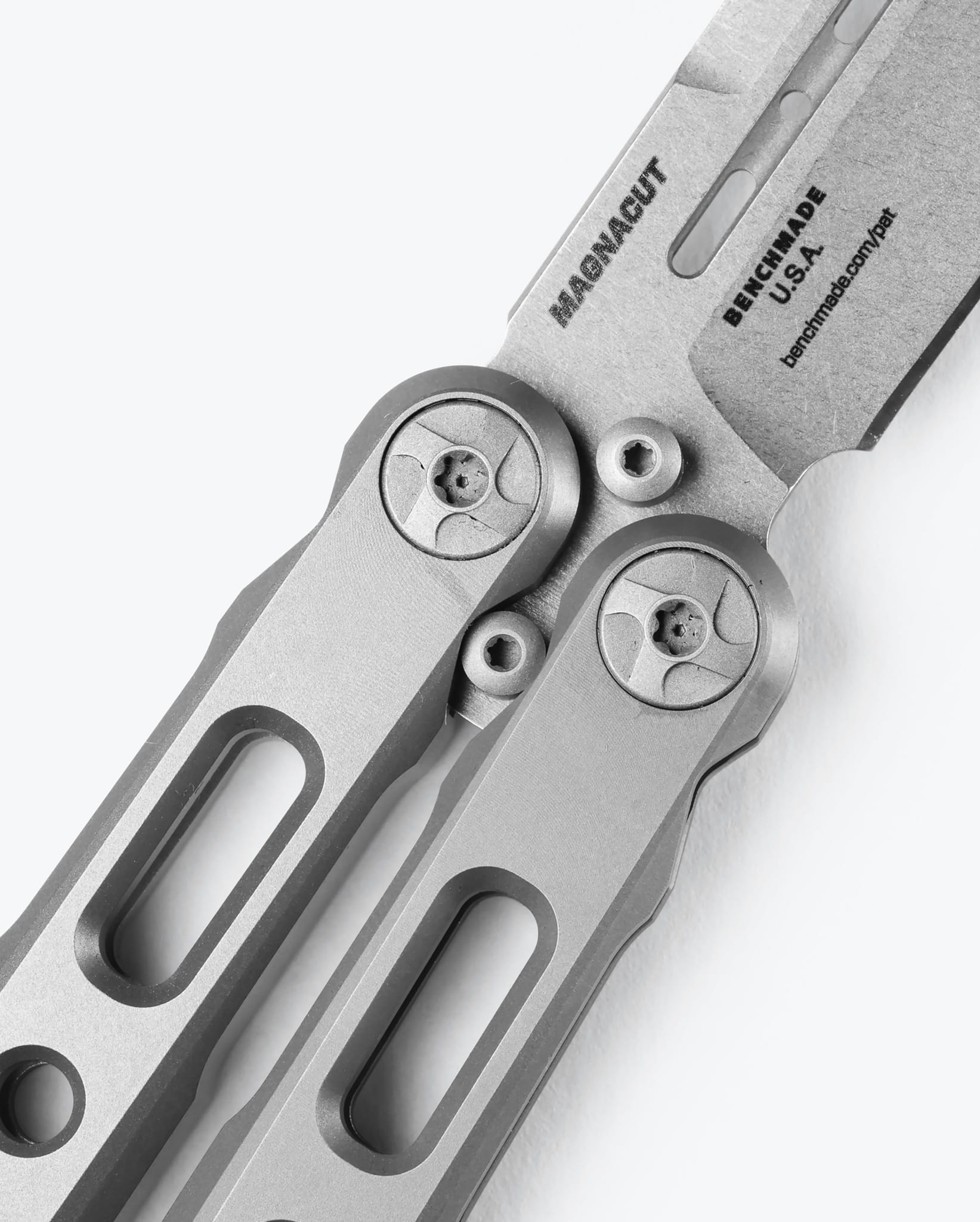 benchmade-laro-82-gray-titanium-drop-point-balisong image 5