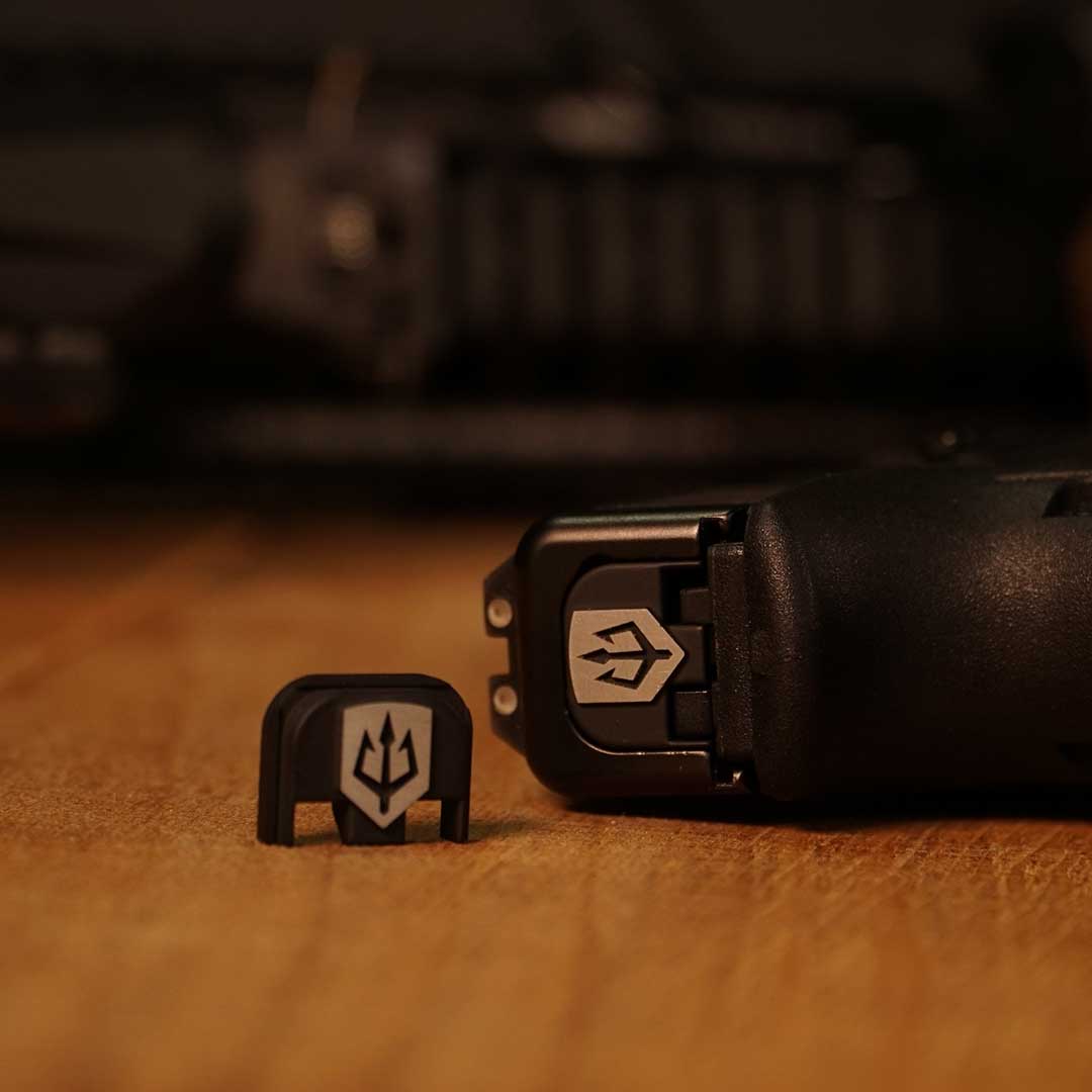 black-trident-signature-backplate-9mm-glock-slide-plate-metall-cerakote image 1