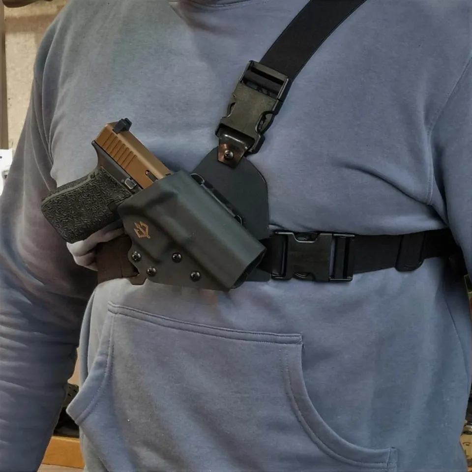 black-trident-chest-holster-harness-plattform-montage image 1