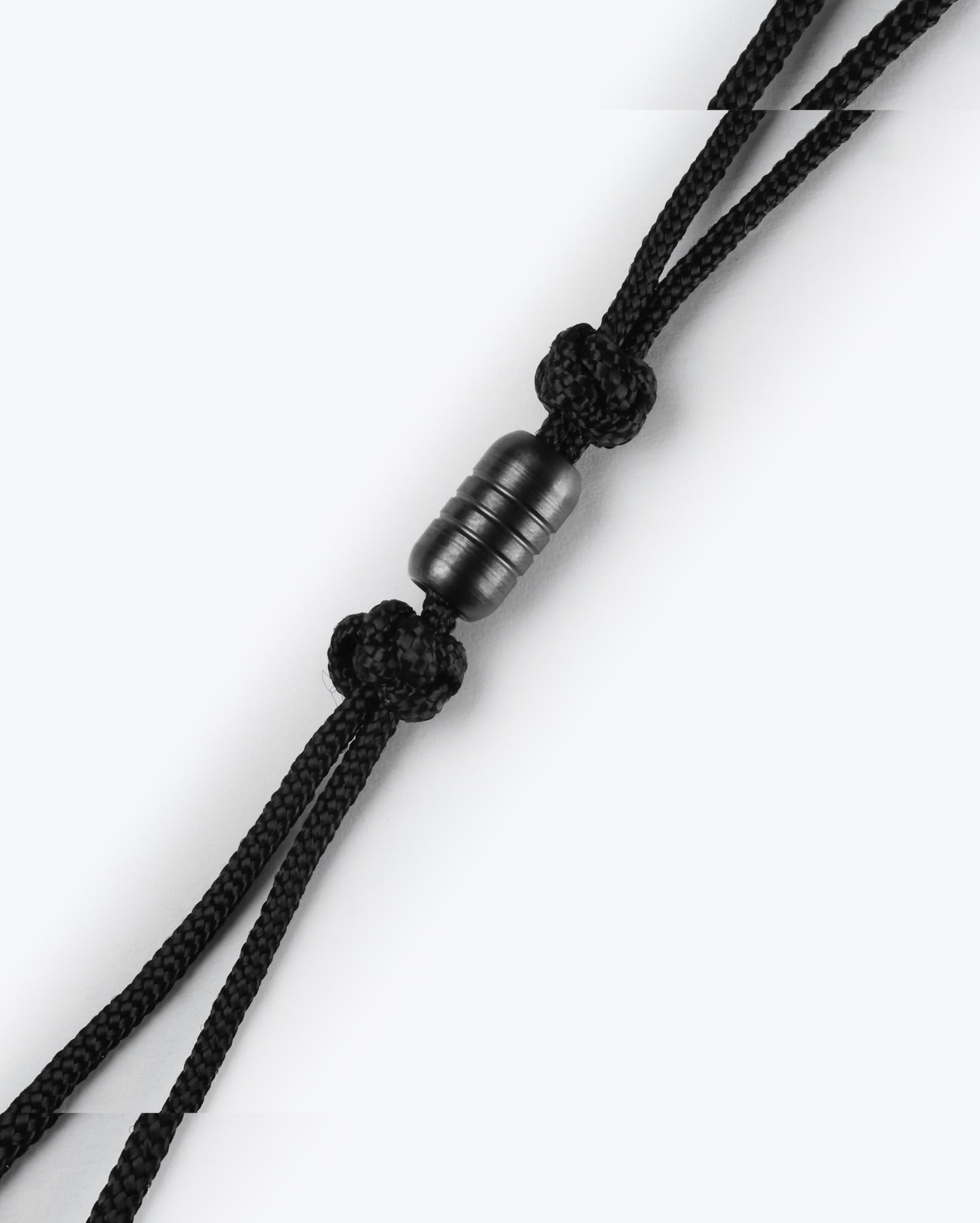 benchmade-104331f-lanyard-mit-edelstahl-bead-black-pvd-paracord image 4