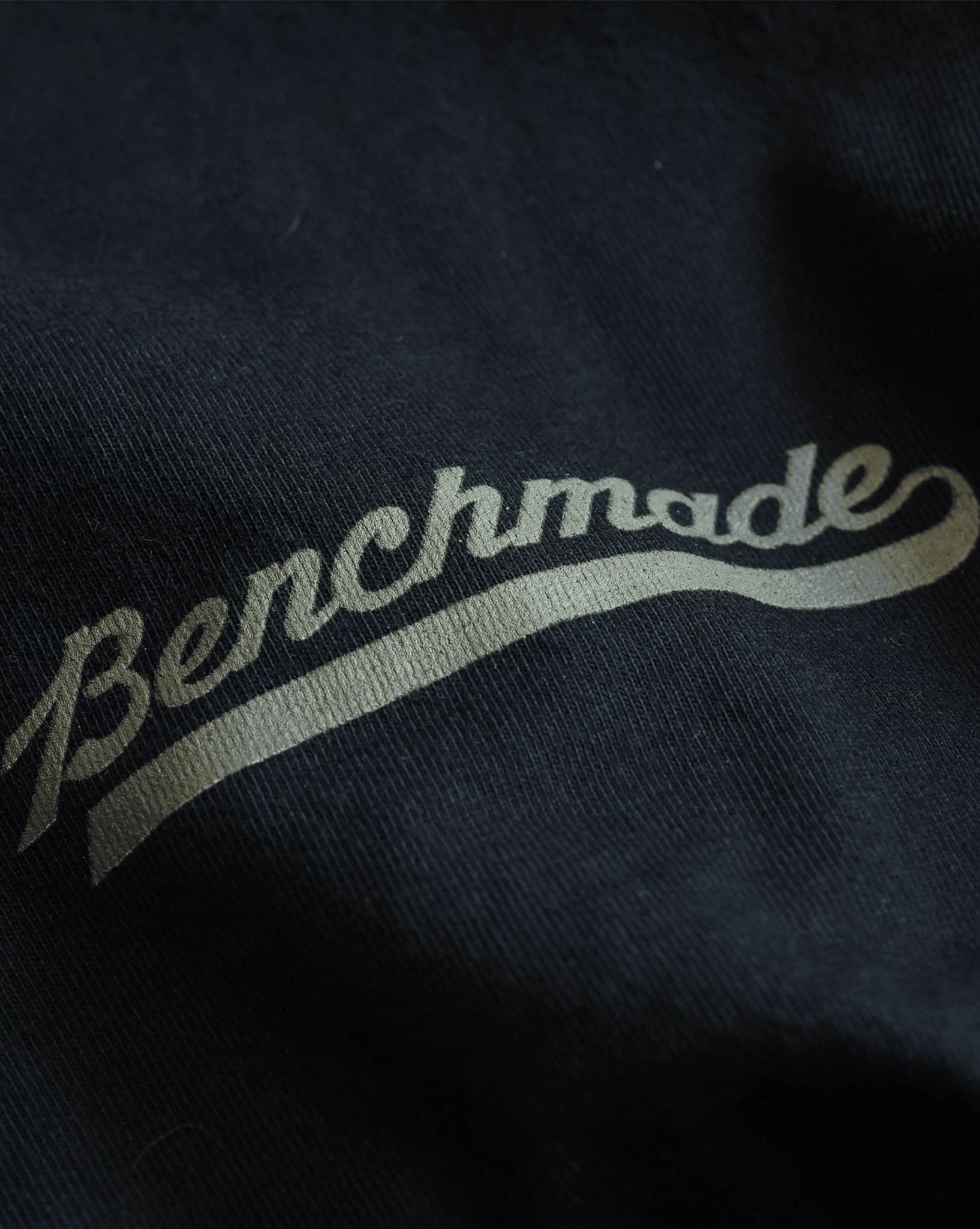 benchmade-bkc-classic-script-t-shirt-50185-aus-100-baumwolle image 5
