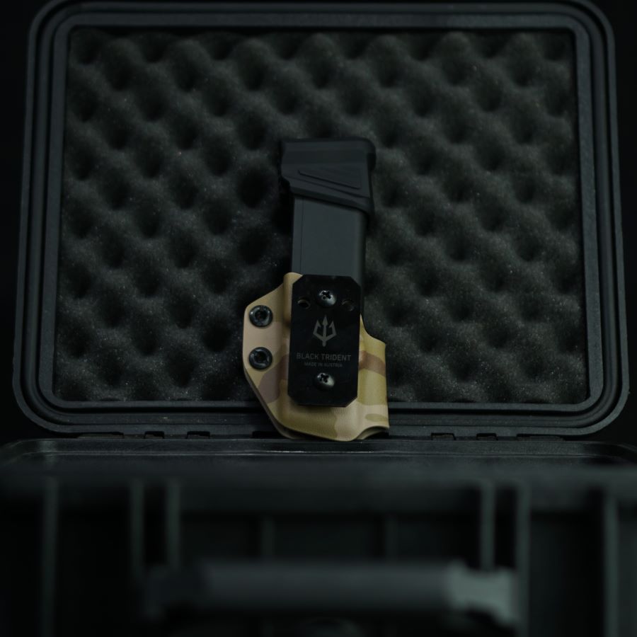 black-trident-low-profile-molle-mount-mag-carrier-adapter image 4