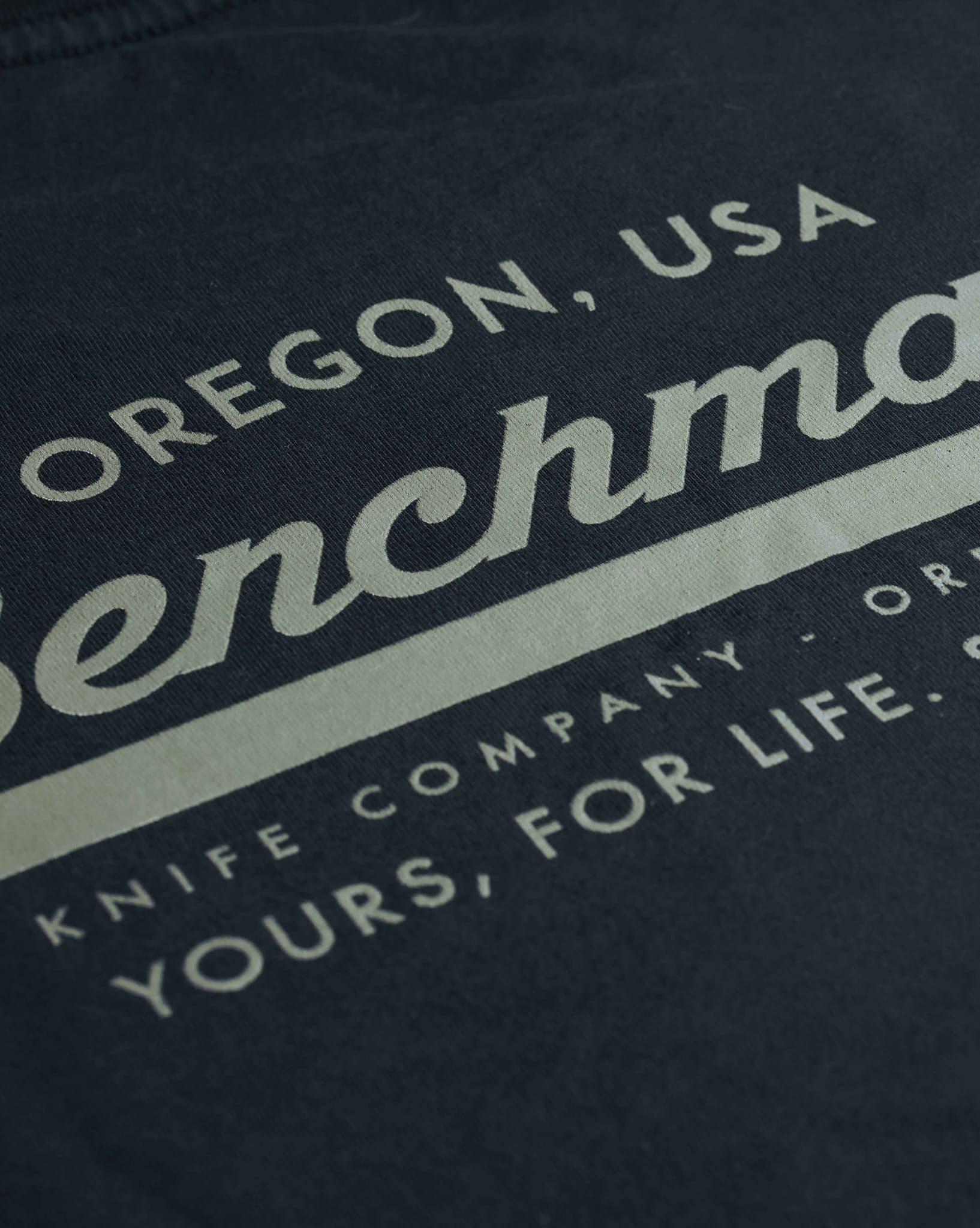 benchmade-bkc-classic-script-t-shirt-50185-aus-100-baumwolle image 4