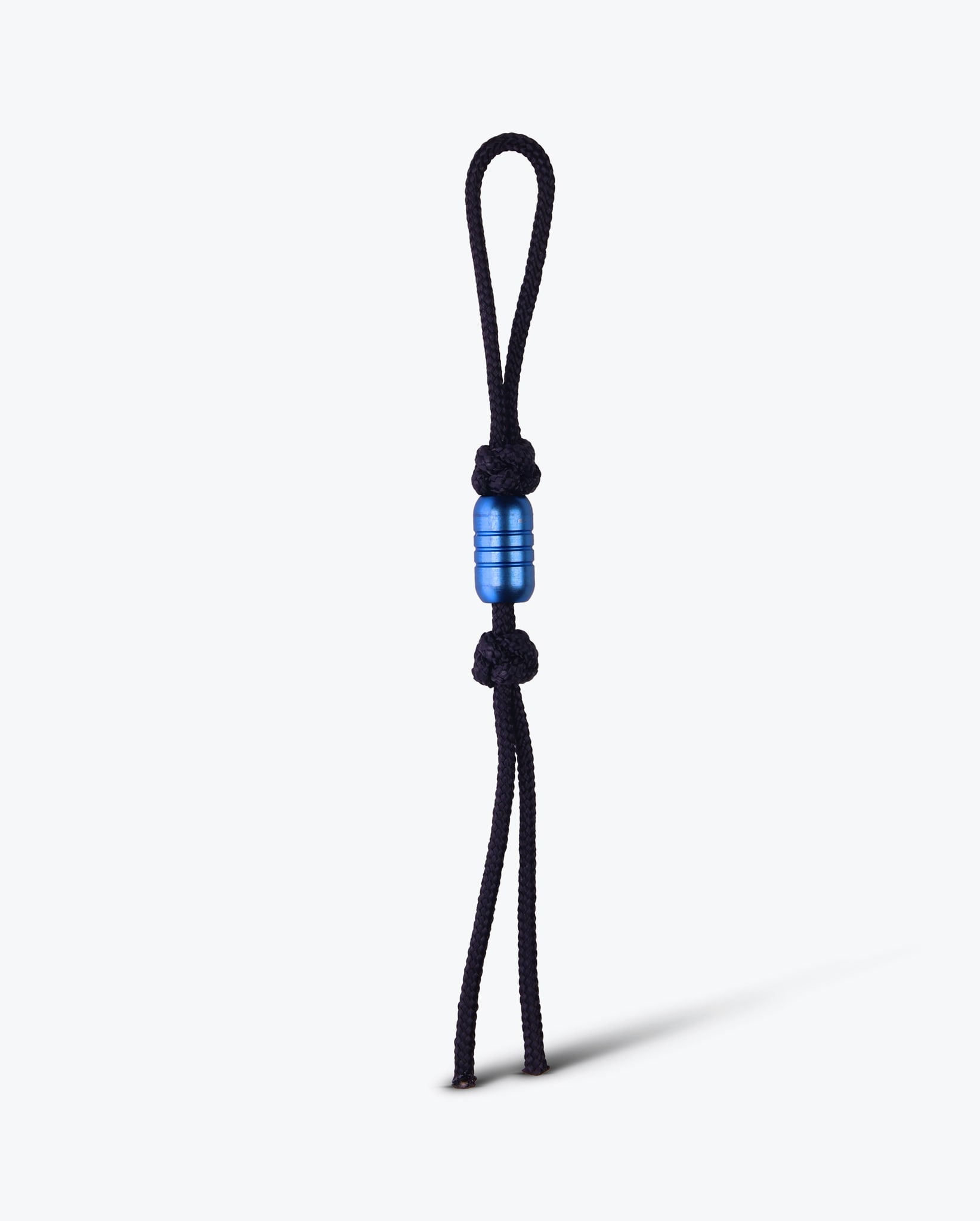 benchmade-lanyard-fangriemen-paracord-mit-edelstahl-perle-sapphire-blue-pvd image 1