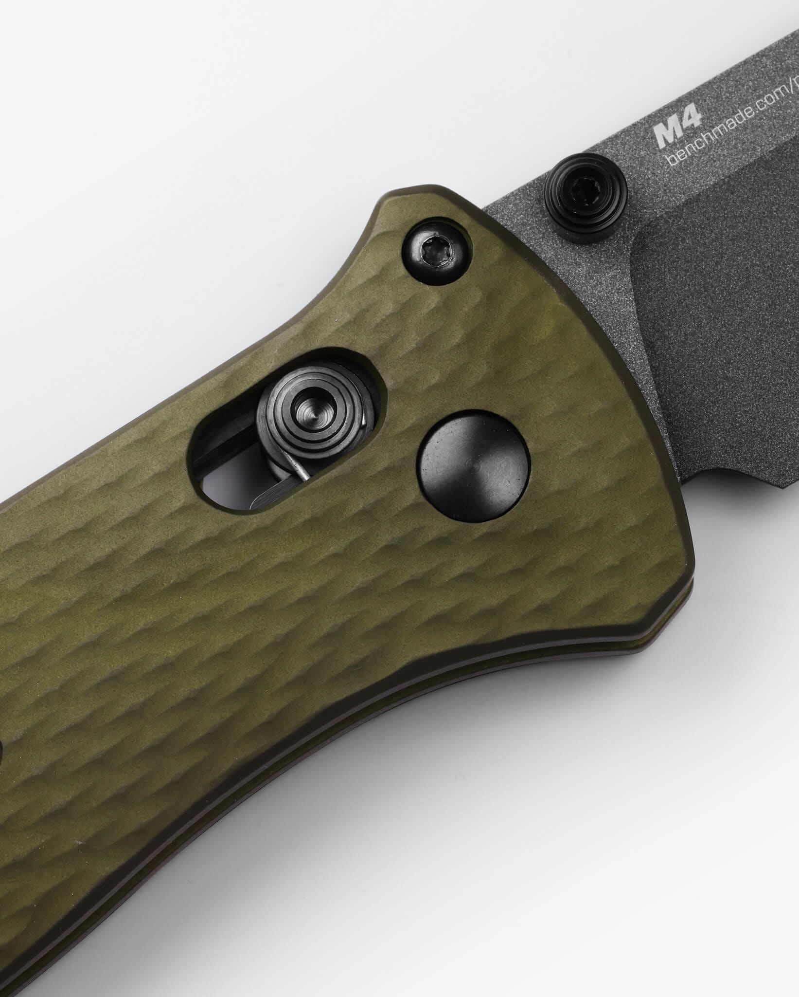 benchmade-bailout-537sgy-1-woodland-green-alu-tanto-teilschliff-cpm-m4 image 5