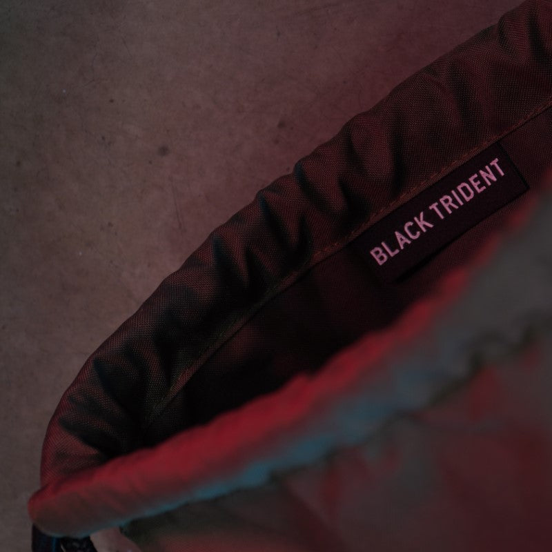 black-trident-gym-bag-beuteltasche-recyceltes-poly-mas-grey image 4