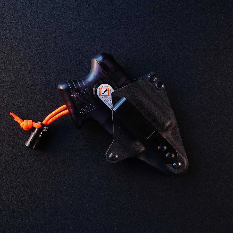 black-trident-the-pepper-holster-f-r-piexon-guardian-angel image 1