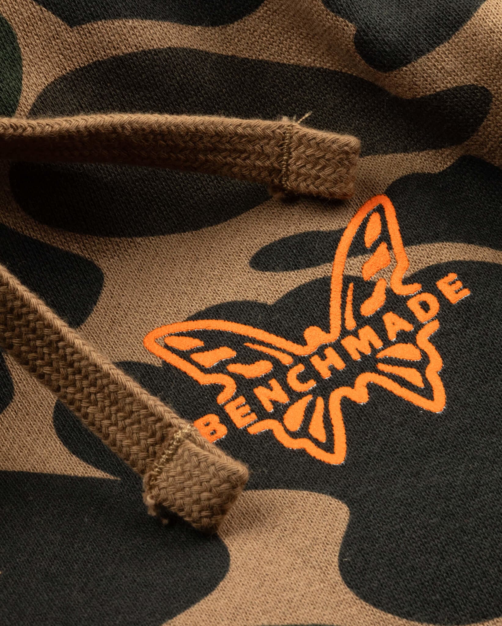 benchmade-butterfly-pullover-hoodie-50208-camo-orange image 4