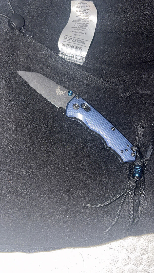 Kleiner Giftzwerg in Blau