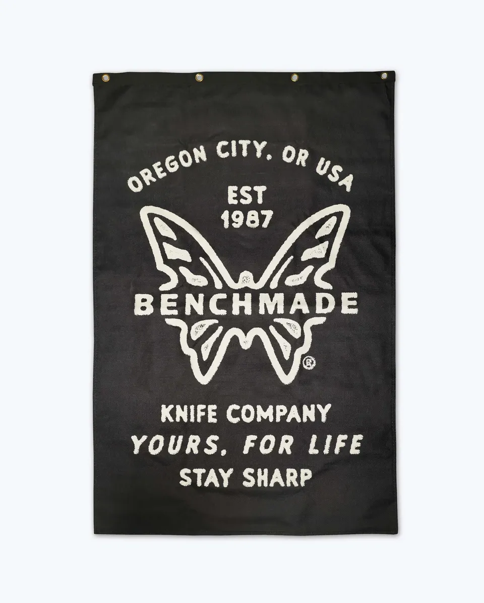 benchmade-logo-garage-banner-schwarz-offizielle-werkstatt-fahne-mit-messing-sen image 1